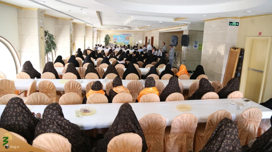زائر باید طوری عبادت کند که به اهل بیت متصل شود 6