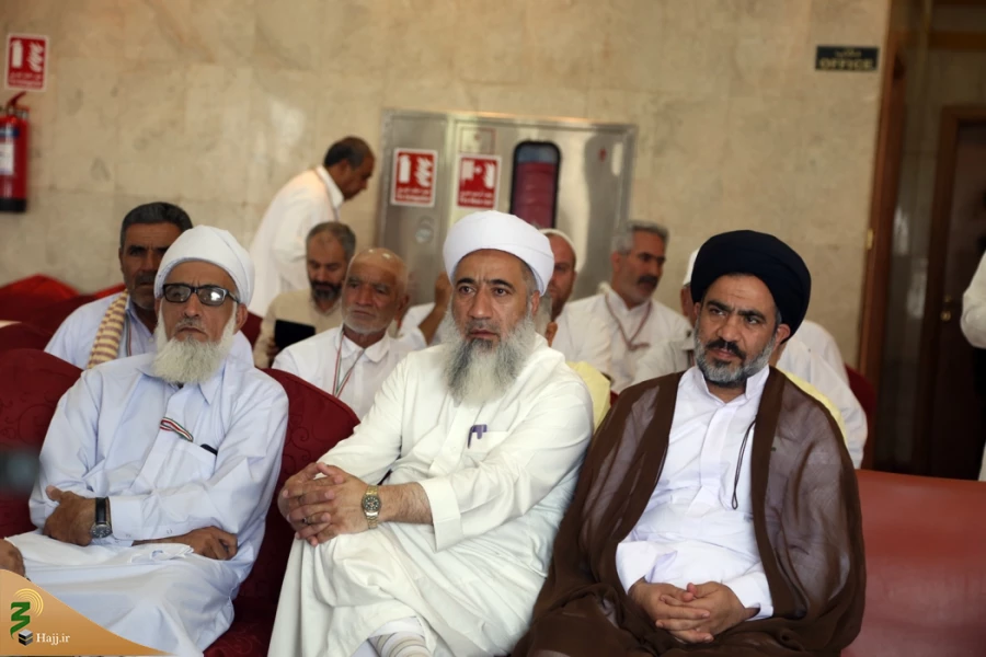 زائر باید طوری عبادت کند که به اهل بیت متصل شود 8