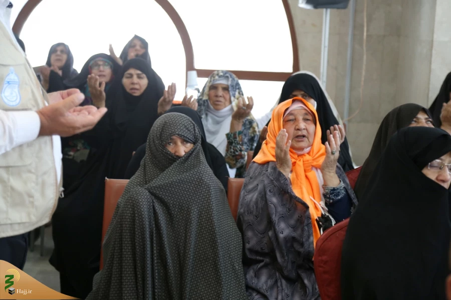 زائر باید طوری عبادت کند که به اهل بیت متصل شود 11