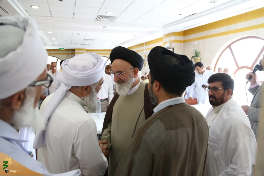 زائر باید طوری عبادت کند که به اهل بیت متصل شود 12