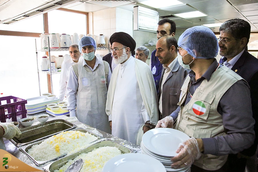 بازدید سرزده سرپرست حجاج ایرانی از هتل محل اقامت زائران ایرانی در مدینه  9