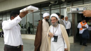 نخستین گروه از زائرین هرمزگان ، عازم سرزمین وحی شدند-تصاویر