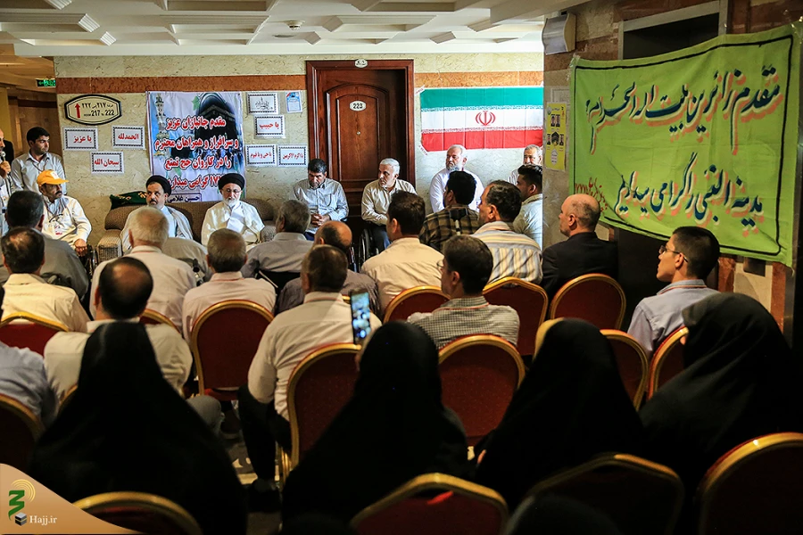 نماینده ولی فقیه و سرپرست حجاج ایرانی درجمع جانبازان:حضور جانبازان در حج فرصت و برکت است، حج عزتمندانه حجاج ایران به برکت جانفشانی شهدا و فداکاری شما جانبازان است.
  7
