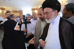 سرپرست حجاج ایرانی درجمع زائران رسول الله (ص):

 مردم ولی نعمت ما هستند، از هر اقدامی برای رفاه و آسایش زوار دریغ نخواهیم کرد     6