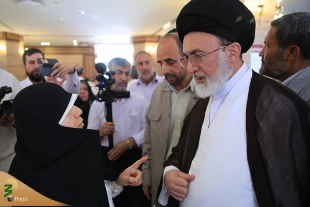 سرپرست حجاج ایرانی درجمع زائران رسول الله (ص):

 مردم ولی نعمت ما هستند، از هر اقدامی برای رفاه و آسایش زوار دریغ نخواهیم کرد     6