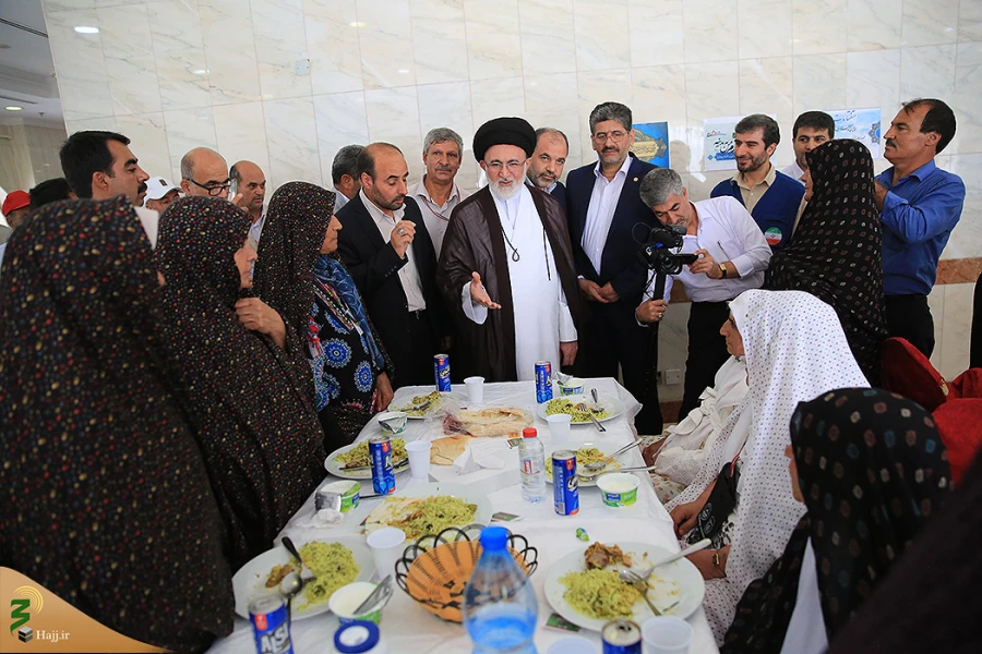 استقبال پرشور زایران کشورمان از سرپرست زایران ایرانی خانه خدا 10