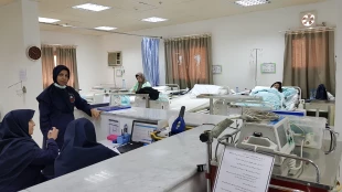 ارائه خدمات درمانی و پاراکلینیکی به بیش از 7 هزار زائر- بستری شدن 65 زائر در بیمارستان مکه 11