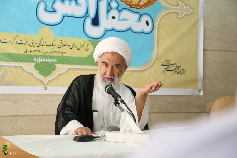 بیان نکات اخلاقی و تاریخ اسلام  در دو محفل انس و معرفت  در شهر پیامبر  16
