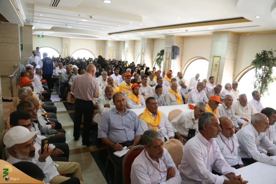 بیان نکات اخلاقی و تاریخ اسلام  در دو محفل انس و معرفت  در شهر پیامبر  17