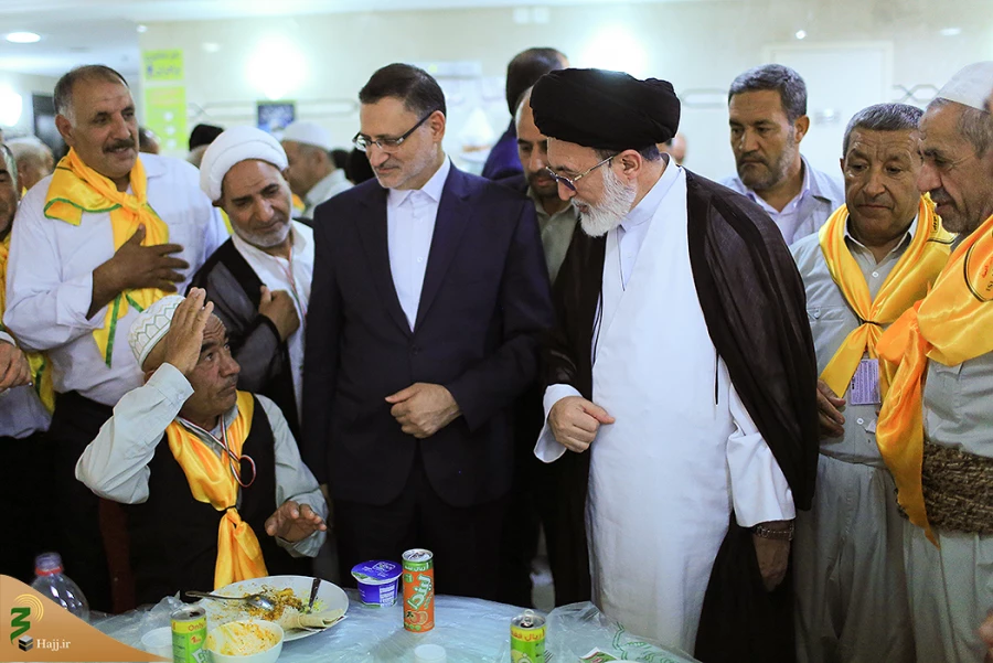 نماینده ولی فقیه و سرپرست حجاج ایرانی درجمع زائران اهل سنت:  

                                                             
خدمتگزاری برای حجاج افتخار ماست، دعا کنید سفرحج نصیب همه آرزومندان بشود 2