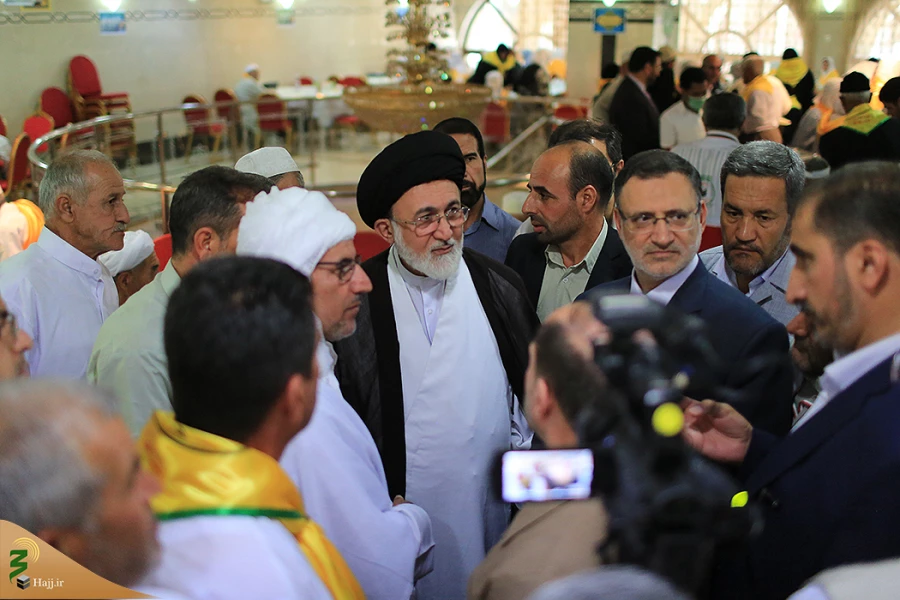 نماینده ولی فقیه و سرپرست حجاج ایرانی درجمع زائران اهل سنت:  

                                                             
خدمتگزاری برای حجاج افتخار ماست، دعا کنید سفرحج نصیب همه آرزومندان بشود 3
