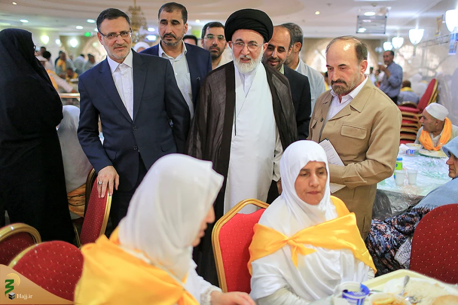 نماینده ولی فقیه و سرپرست حجاج ایرانی درجمع زائران اهل سنت:  

                                                             
خدمتگزاری برای حجاج افتخار ماست، دعا کنید سفرحج نصیب همه آرزومندان بشود 9