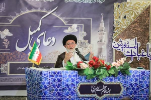 زائران ایرانی در جوارحرم نبوی دعای کمیل را زمزمه کردند