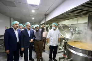بازدید رئیس سازمان حج و زیارت از آشپزخانه های مرکزی در مدینه 