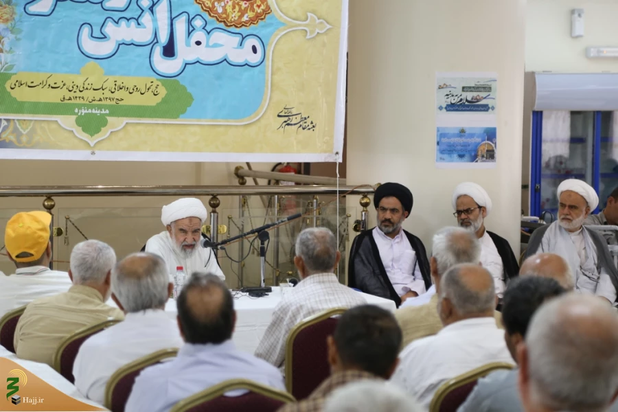 استقبال زائران ایرانی از محافل انس و معرفت در مدینه  3