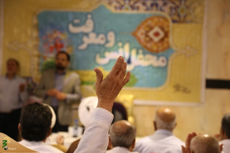استقبال زائران ایرانی از محافل انس و معرفت در مدینه  8