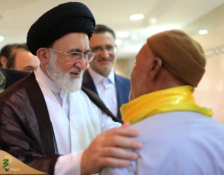 دیداروگفتگوی صمیمی سرپرست حجاج ایرانی با زائران کشورمان درمدینه -فیلم