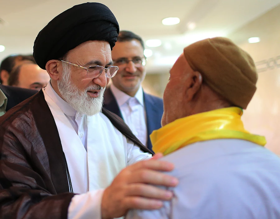 دیداروگفتگوی صمیمی سرپرست حجاج ایرانی با زائران کشورمان درمدینه -فیلم 2