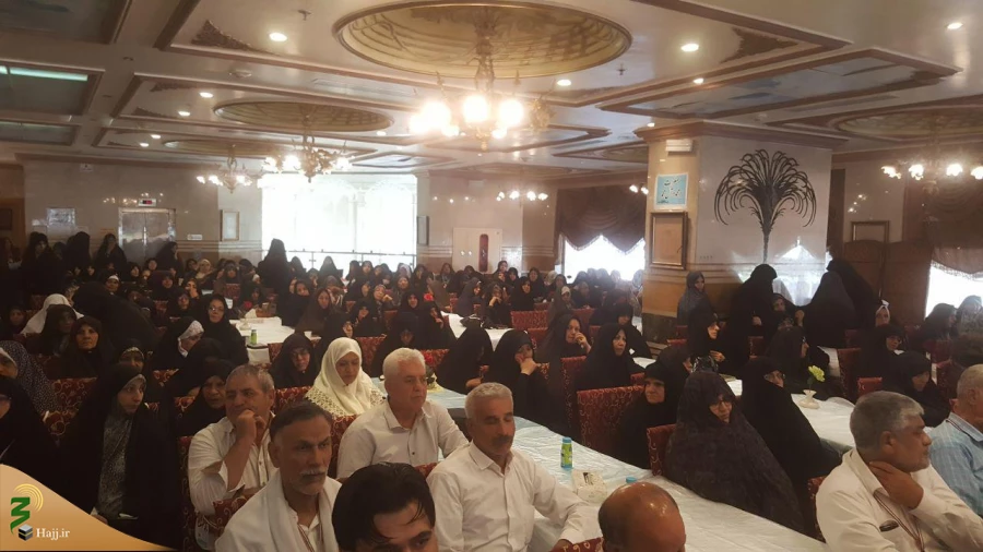 زائران ایرانی،

محافل انس و معرفت در مکه هم برگزار شود 2