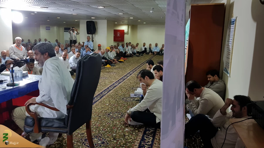 حجت‌الاسلام‌والمسلمین هاشمیان:

خداوند برای سعادت انسان هزینه زیادی کرده است
 13