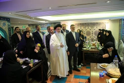 تذکر سرپرست حجاج ایرانی به مسئولان فرهنگی و اجرایی:  

مراسم وداع با شهر پیامبر برگزار شود 2