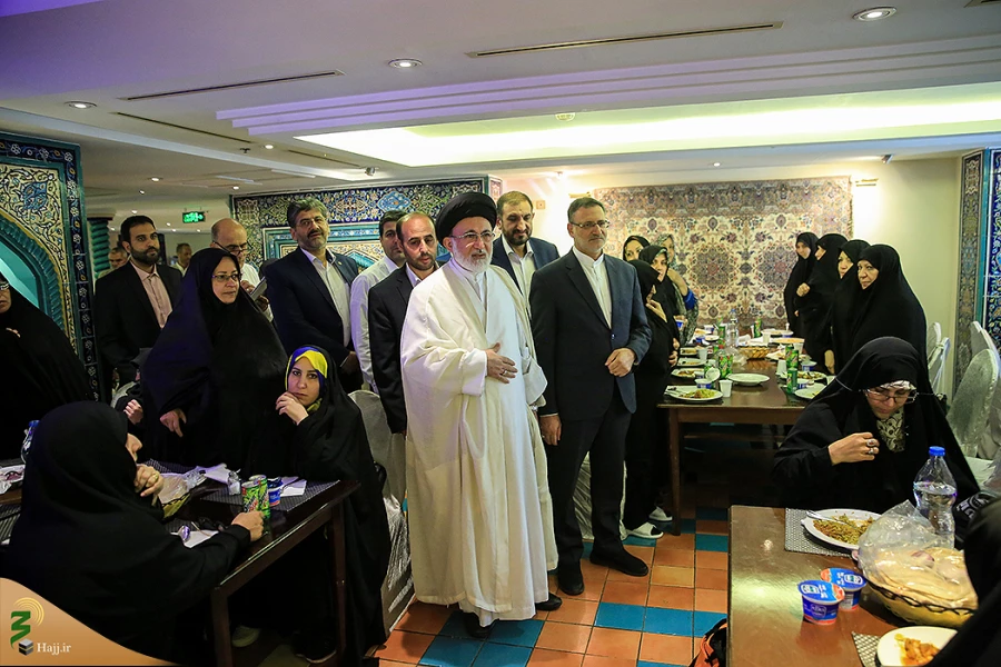 تذکر سرپرست حجاج ایرانی به مسئولان فرهنگی و اجرایی:  

مراسم وداع با شهر پیامبر برگزار شود 2