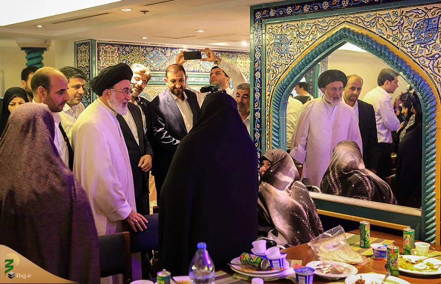 تذکر سرپرست حجاج ایرانی به مسئولان فرهنگی و اجرایی:  

مراسم وداع با شهر پیامبر برگزار شود 3