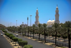 یک مسجد و دو قبله 3