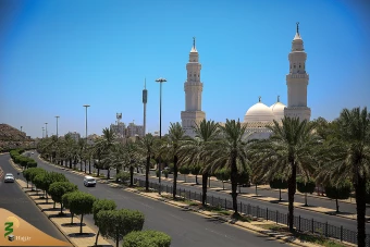 یک مسجد و دو قبله 3