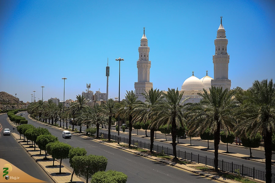 یک مسجد و دو قبله 3