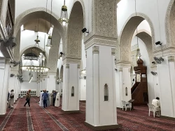 یک مسجد و دو قبله 5