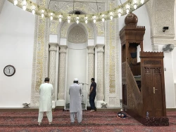 یک مسجد و دو قبله 7