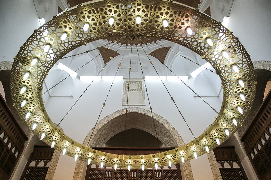 یک مسجد و دو قبله 9