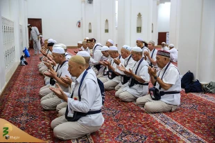یک مسجد و دو قبله 10