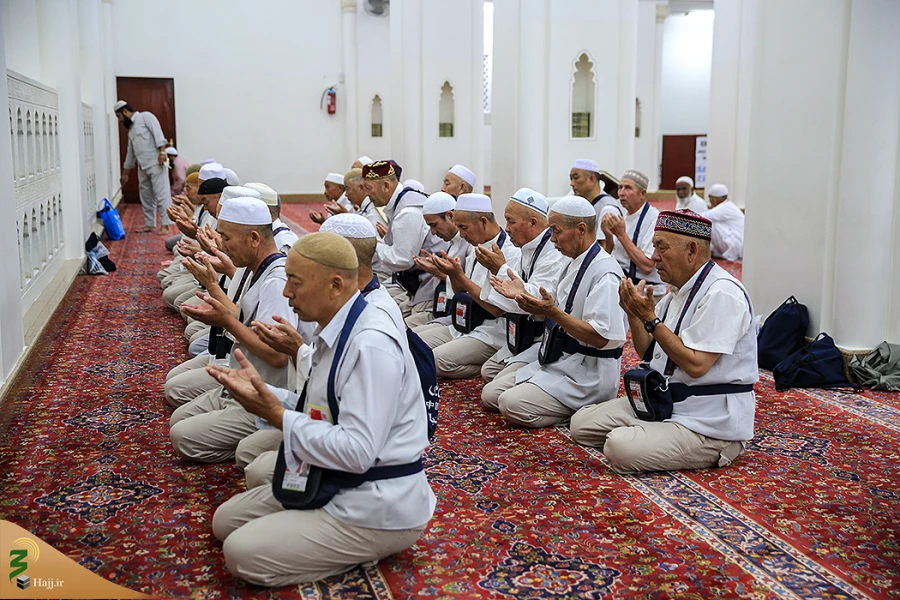 یک مسجد و دو قبله 10