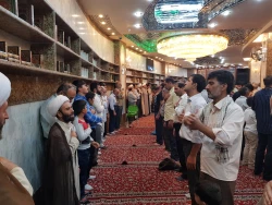 مراسم سخنرانی و مدیحه سرایی در سرداب حرم حضرت عباس علیه‌السلام برگزار شد - گزارش تصویری

مراسم سخنرانی و مدیحه سرایی به همت بعثه مقام معظم رهبری در سرداب حرم حضرت عباس علیه‌السلام و با شرکت انبوه زائران، برگزار شد. 8