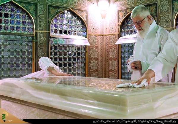 غبارروبی مضجع حرم رضوی با حضور رهبر انقلاب 7
