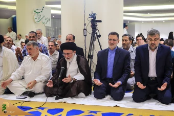 زائران ایرانی در جوار کعبه دعای کمیل را زمزمه کردند  13