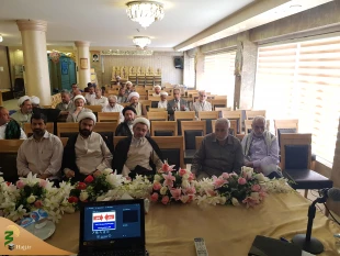 تربت امام حسین (ع )کیمیا بی نظیر وشفابخش بیماریهاست

مسئول دفترنمایندگی بعثه مقام معظم رهبری درعراق گفت: تربت امام حسین را داروی شفابخش بیماریها خواندوگفت سجده بر آن حجابها وموانع قبولی اعمال را برمی دارد. 2