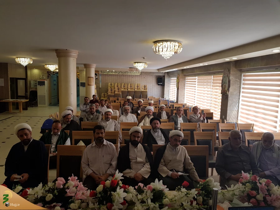 تربت امام حسین (ع )کیمیا بی نظیر وشفابخش بیماریهاست

مسئول دفترنمایندگی بعثه مقام معظم رهبری درعراق گفت: تربت امام حسین را داروی شفابخش بیماریها خواندوگفت سجده بر آن حجابها وموانع قبولی اعمال را برمی دارد. 2
