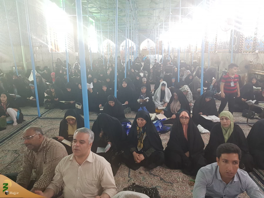 دعای کمیل زائران حسینی عارفانه و عاشقانه زمزمه شد + تصاویر

زائران ایرانی با حضور پرشور خود در خیمه گاه امام حسین(ع)، دعای پرفیض کمیل را عاشقانه و عارفانه زمزمه کردند. 2
