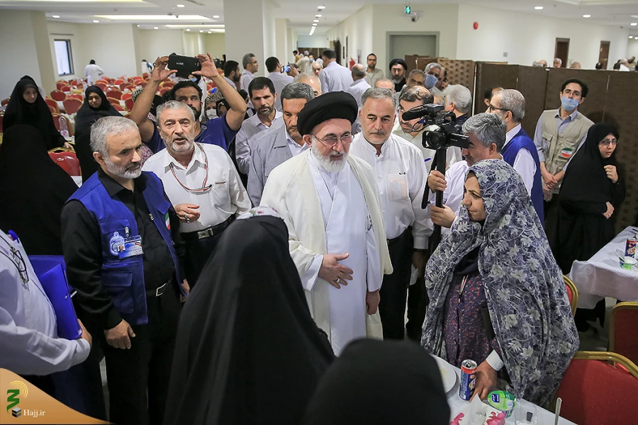 زائرانی یکرنگ با گویش های متفاوت، دیداری مزین به حضور پیرترین و جوان ترین زائر در هتل السابق 2 11