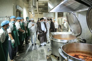 سرپرست حجاج ایرانی دربازدید ازآشپزخانه های مرکزی مکه: 

لحظه لحظه خدمت گذاری به حجاج غنیمت است- فیلم