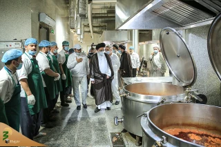 سرپرست حجاج ایرانی دربازدید ازآشپزخانه های مرکزی مکه: 

لحظه لحظه خدمت گذاری به حجاج غنیمت است- فیلم