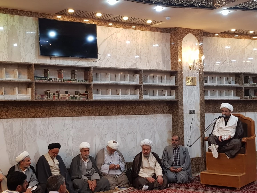 سبب اصلى حرکت کشتی حضرت نوح (ع) ذوات مقدّسه اهل بیت عصمت و طهارت (ع) بودند.

خطیب بعثه مقام معظم رهبری در کربلا در جمع زائرین ایرانی در سرداب علقمی گفت:پیامبر اکرم (ص)فرمود: الواح، چوب‏ هاى کشتى و ما، میخ ‏هاى آن بودیم و اگر ما نبودیم کشتى مسافرانش را ح