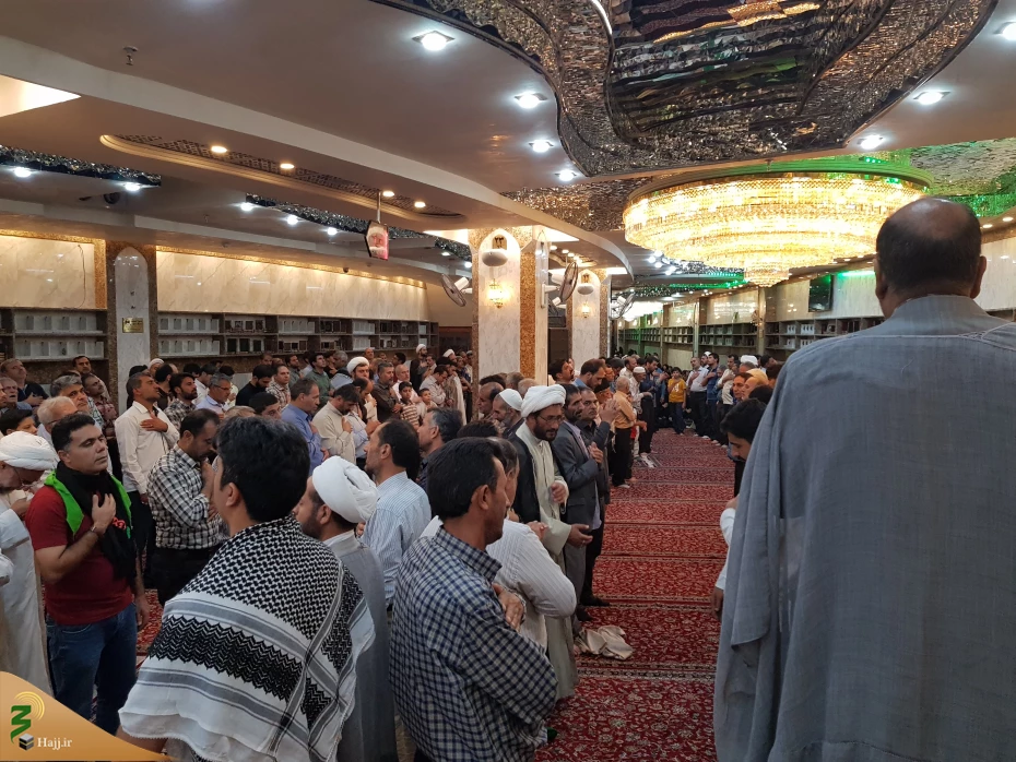 سبب اصلى حرکت کشتی حضرت نوح (ع) ذوات مقدّسه اهل بیت عصمت و طهارت (ع) بودند.

خطیب بعثه مقام معظم رهبری در کربلا در جمع زائرین ایرانی در سرداب علقمی گفت:پیامبر اکرم (ص)فرمود: الواح، چوب‏ هاى کشتى و ما، میخ ‏هاى آن بودیم و اگر ما نبودیم کشتى مسافرانش را ح