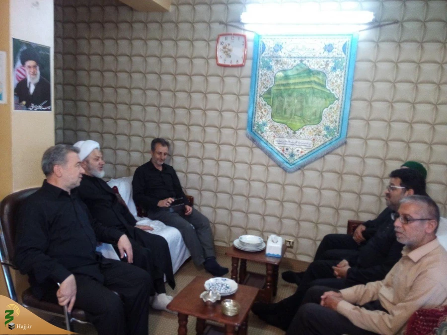 دیدار خادمان حرم امام علی بن موسی الرضا علیه السلام با مسئول بعثه شهر کاظمین

در این دیدار حجه الاسلام والمسلمین کاردان مسئول بعثه مقام معظم رهبری ضمن خوشامدگویی، به بیان برخی فضایل و مناقب امام رضا علیه السلام پرداخت و در ادامه آقایان جعفری و سلطانی از