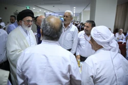 شور و شعف زائران از دیدارو گفتگو با سرپرست حجاج ایرانی 3