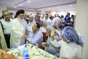شور و شعف زائران از دیدارو گفتگو با سرپرست حجاج ایرانی 4