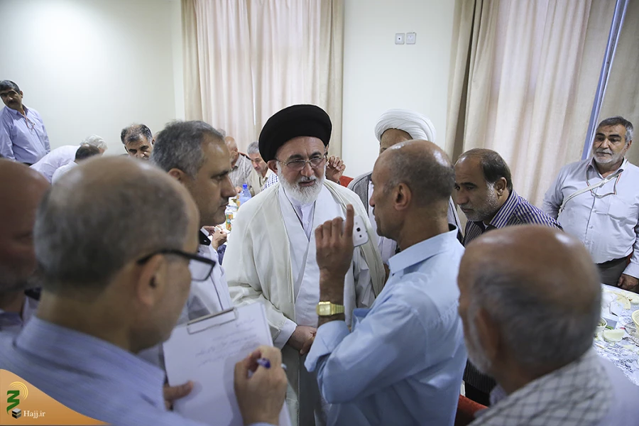 شور و شعف زائران از دیدارو گفتگو با سرپرست حجاج ایرانی 5